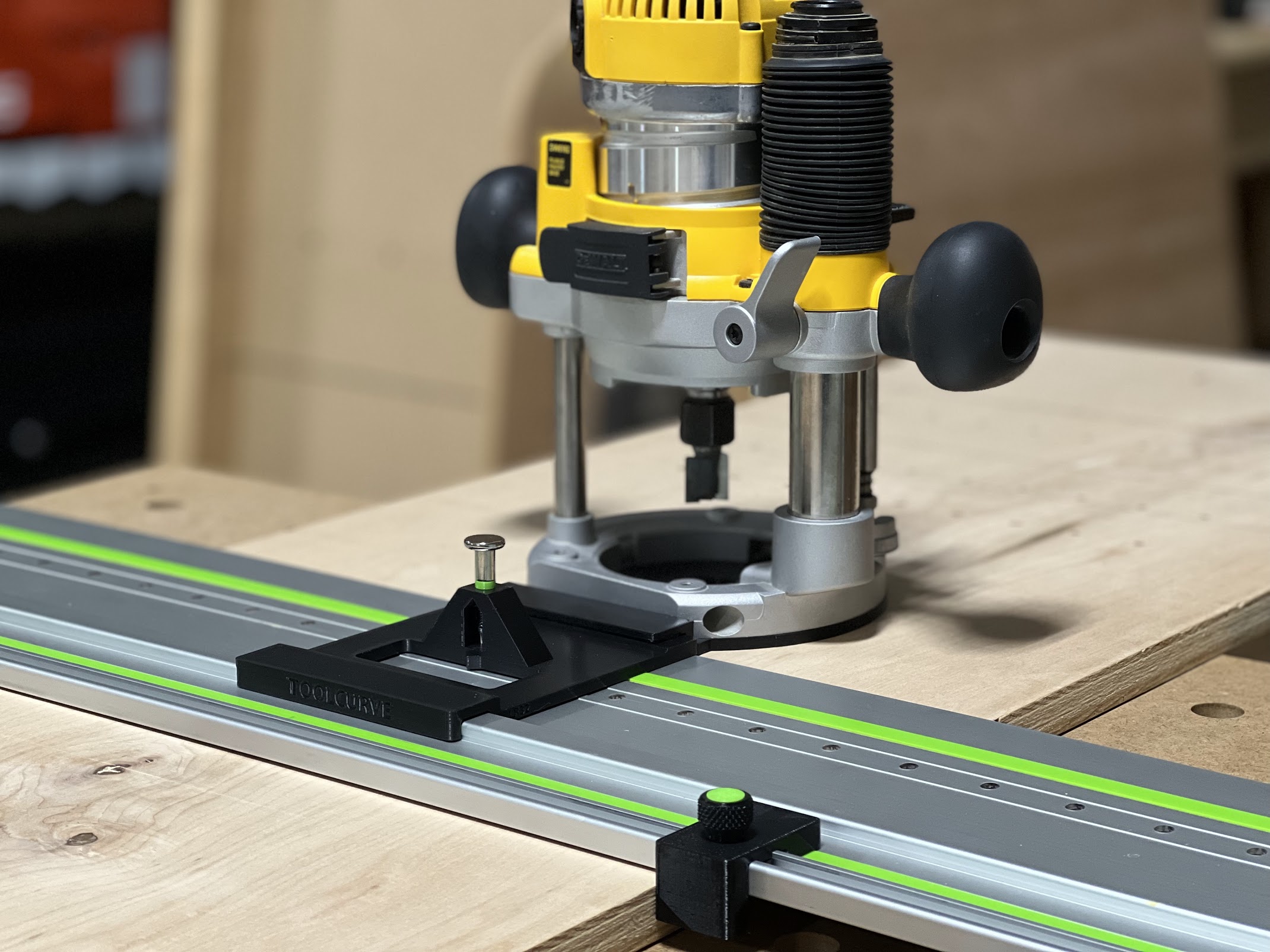 DeWalt DW618 LR 32 Shelf Pin Drilling Set - ToolCurve