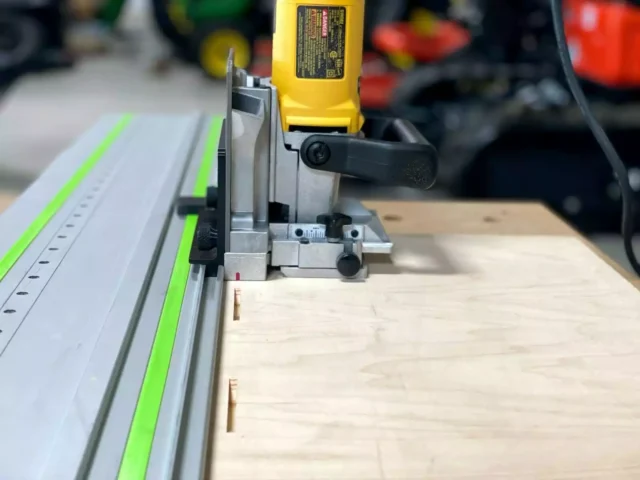 Dewalt joiner rail connector, attach your Dewalt planer to your guide rail to make straight accurate plunges.