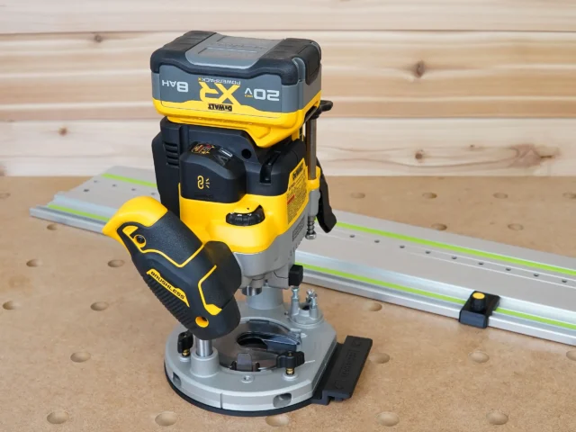 Router Adapter compatible with the Dewalt 2-1/4 HP router
