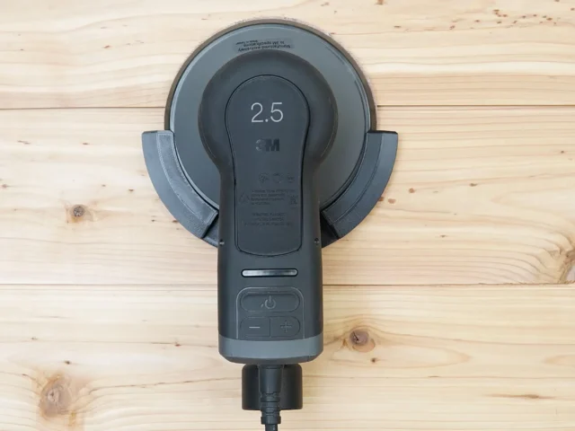 3M Xtract sander mounted in black plastic holder with 2.5 marking, attached to MFT/3 rail, viewed from above on wooden surface